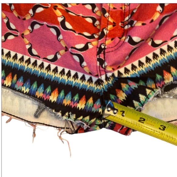 FARM RIO Toucan and Feathers shorts. Size 40 US 8/10 - Picture 5 of 6